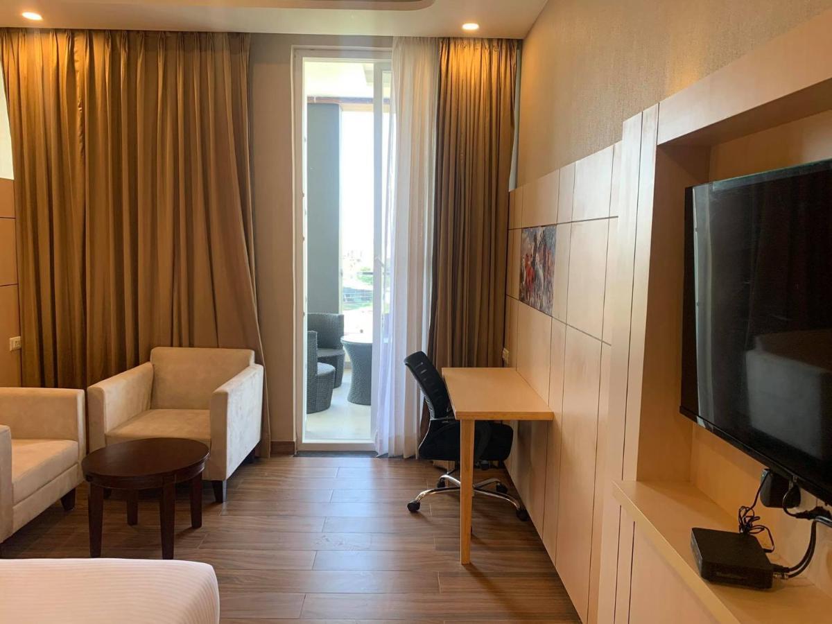 Tdi Club Retreat Otel Kharar Dış mekan fotoğraf
